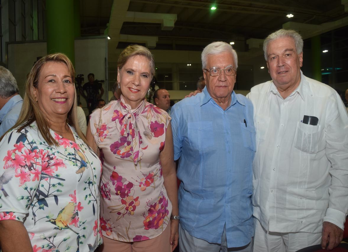 Nidia Guzmán Duran; rectora de la Universidad Surcolombiana, Ligia de Bahamon, Ramiro Charry y Julio Bahamon Vanegas.